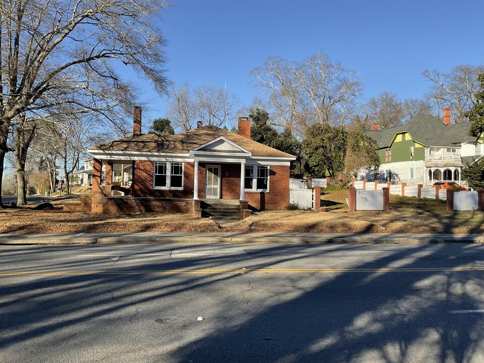 400 Chesterfield Ave in Lancaster, SC - Building Photo