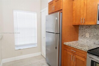 178 SW 96th Ave in Plantation, FL - Foto de edificio - Building Photo