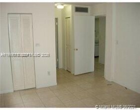 14301 N Kendall Dr in Miami, FL - Building Photo - Building Photo