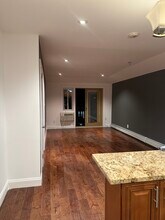 14146 Pershing Cres, Unit 3 in Jamaica, NY - Foto de edificio - Building Photo