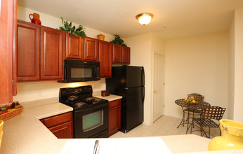 The Club at Brookfield Hills Apartments in Brookfield, WI - Foto de edificio - Interior Photo