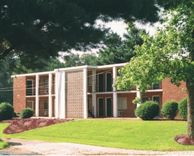 Salem Crossing in Winston-Salem, NC - Building Photo