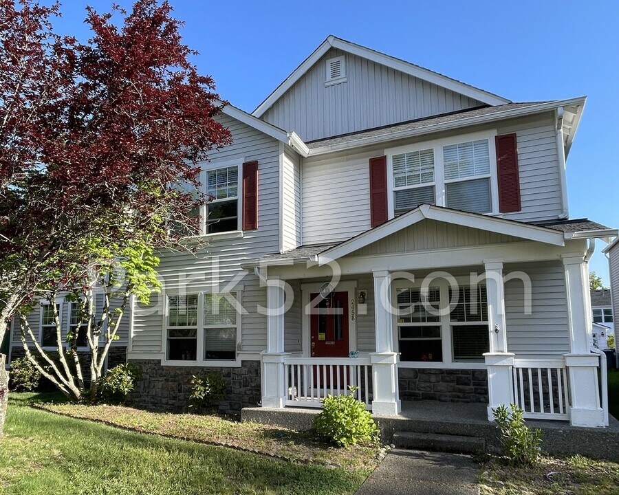 2458 Arnold St in Dupont, WA - Building Photo