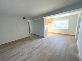 13425 Vanowen St, Unit 10 in Los Angeles, CA - Building Photo