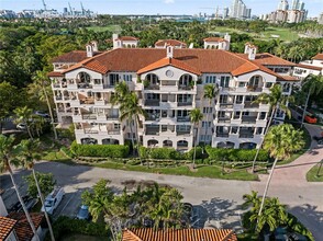 19133 Fisher Island Dr in Miami, FL - Building Photo - Building Photo