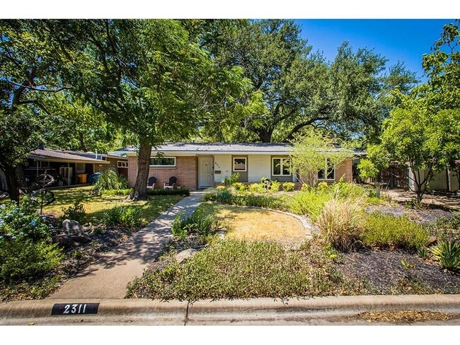 2311 Westforest Dr in Austin, TX - Building Photo - Building Photo