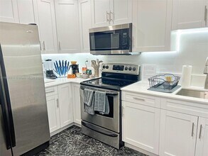 2784 NW 9th St in Fort Lauderdale, FL - Building Photo - Building Photo
