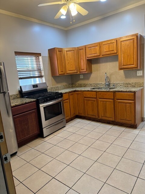 3748 W Cermak Rd, Unit 2 in Chicago, IL - Building Photo