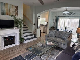 3304 Lisa Ln in Naples, FL - Building Photo