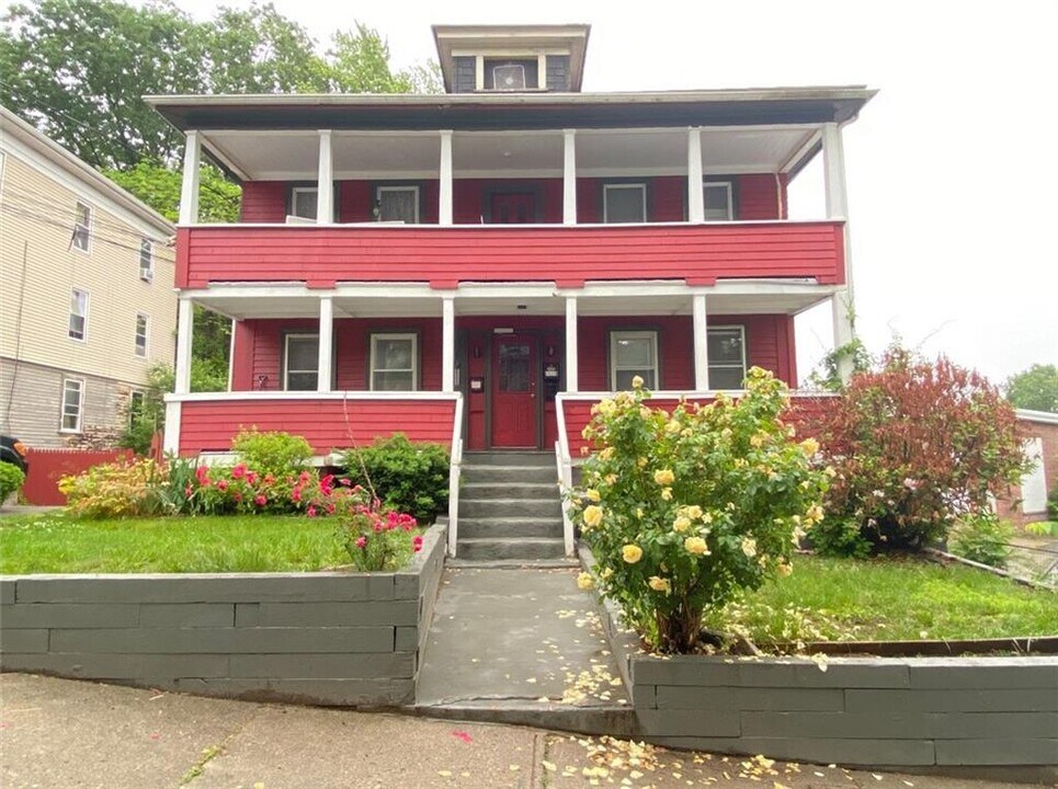 604 Blackstone St in Woonsocket, RI - Building Photo