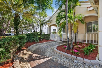 1012 Fairfield Meadows Dr in Weston, FL - Building Photo - Building Photo