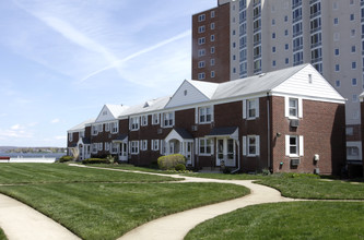 Shrewsbury Manor in Red Bank, NJ - Building Photo - Building Photo