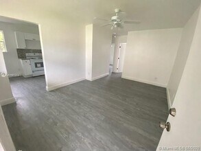 5300 NW 25th Ave-Unit -4 in Miami, FL - Building Photo - Building Photo
