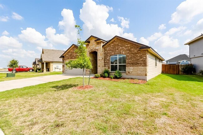 107 Reagor Dr in Taylor, TX - Building Photo - Building Photo
