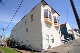 Waterview Apartments in Everett, WA - Building Photo - Building Photo