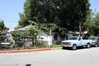 157-159 W Linden Ave in Burbank, CA - Building Photo - Building Photo