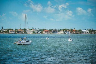 6365 Bahia Del Mar Blvd S in St. Petersburg, FL - Building Photo
