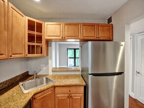 5495 NE 25th Ave, Unit 304 in Fort Lauderdale, FL - Building Photo - Building Photo