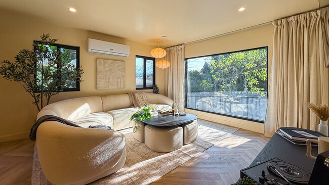 5323 Monterey Rd in Los Angeles, CA - Foto de edificio - Building Photo