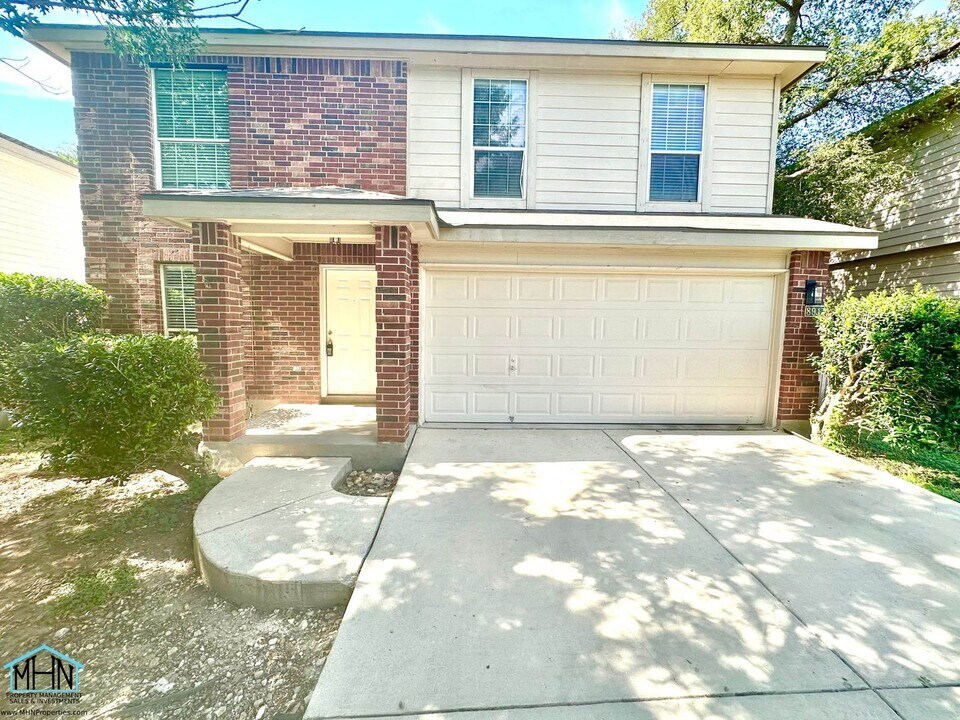 8914 Roaring Spring in Universal City, TX - Building Photo