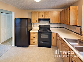 6151 Raintree Bend in Lithonia, GA - Foto de edificio - Building Photo