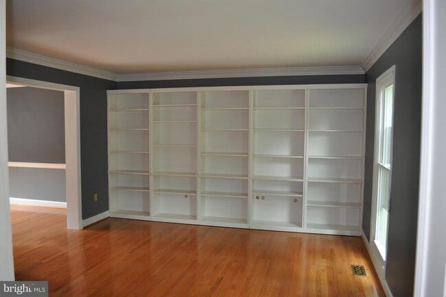 14616 Falling Leaf Way in Gaithersburg, MD - Building Photo - Building Photo