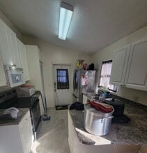 7833 Chediston Cir in Orlando, FL - Building Photo - Building Photo