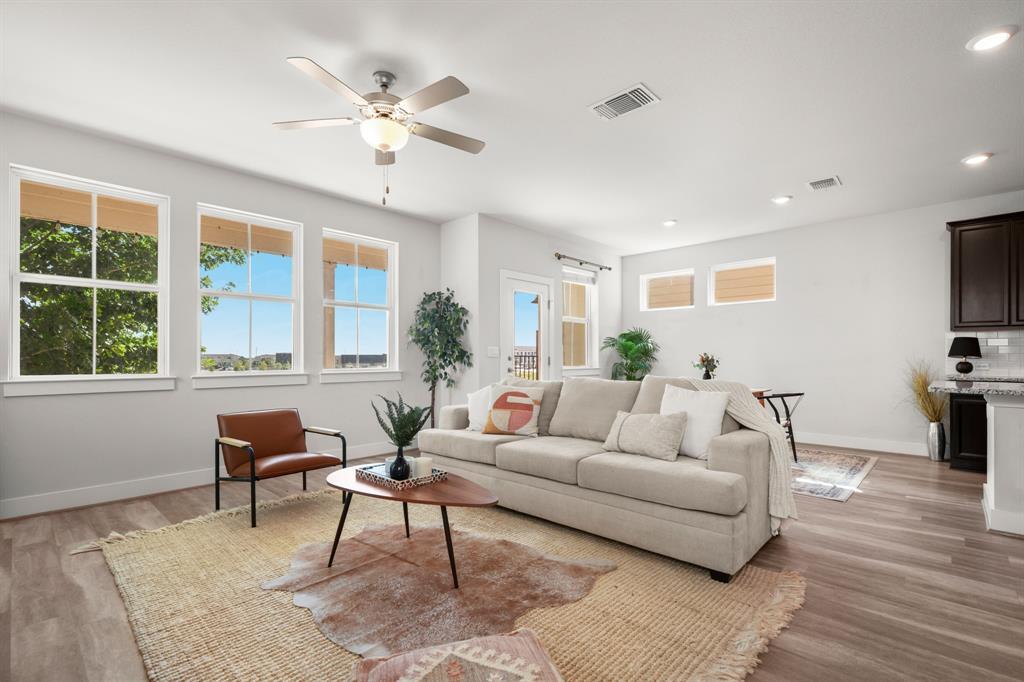 7118 Silver Star Ln in Austin, TX - Building Photo