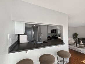 21239 Gary Dr, Unit 110A in Hayward, CA - Foto de edificio - Building Photo