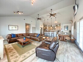 4037 Summit Dr in Corpus Christi, TX - Building Photo