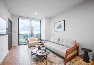 398 NE 5th St, Unit 2718 in Miami, FL - Building Photo - Building Photo