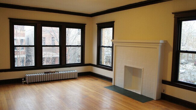 property at 2516 N Sawyer Ave