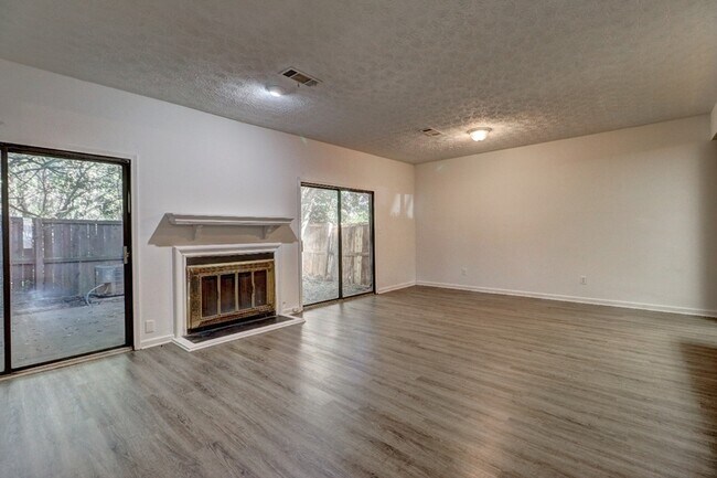 1562 Circlestone Dr in Stone Mountain, GA - Building Photo - Building Photo
