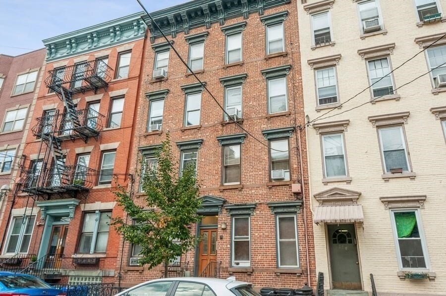 226 Jefferson St in Hoboken, NJ - Building Photo