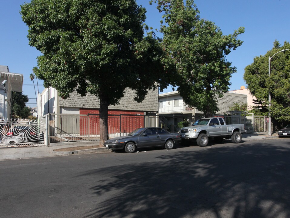 1615-1621 N Harvard Blvd in Los Angeles, CA - Building Photo