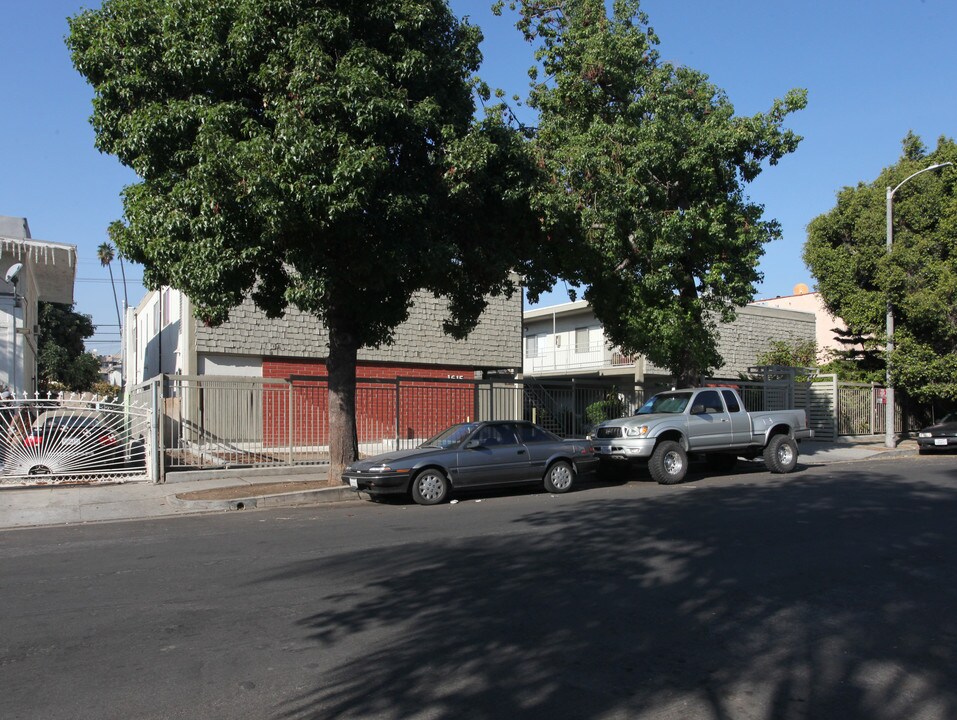 1615-1621 N Harvard Blvd in Los Angeles, CA - Foto de edificio