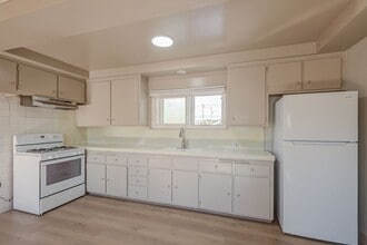 304 W Spruce Ave in Inglewood, CA - Building Photo - Building Photo