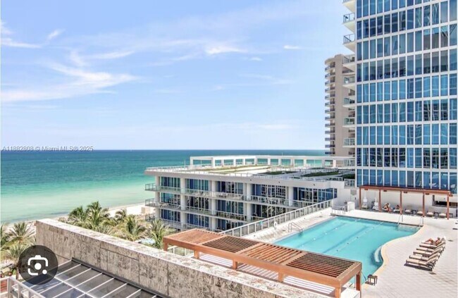 6799 Collins Ave in Miami, FL - Building Photo - Building Photo