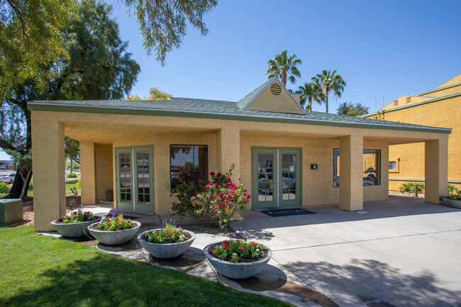 Silverado Apartments in Tucson, AZ - Building Photo - Building Photo