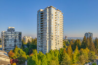 City Club On The Park in Burnaby, BC - Building Photo - Building Photo