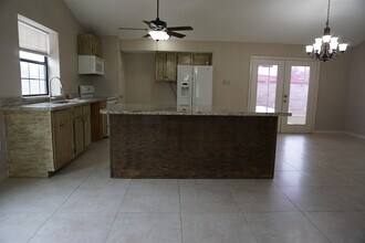 8810 Crossway Dr in Laredo, TX - Building Photo - Building Photo