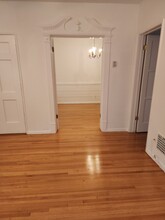 447 N Oakhurst Dr, Unit H in Beverly Hills, CA - Foto de edificio - Building Photo