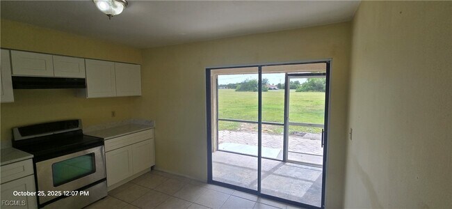 1302 NE 9th St in Cape Coral, FL - Building Photo - Building Photo