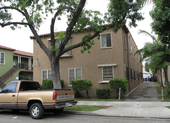 2459 CEDAR AV in Long Beach, CA - Building Photo - Building Photo