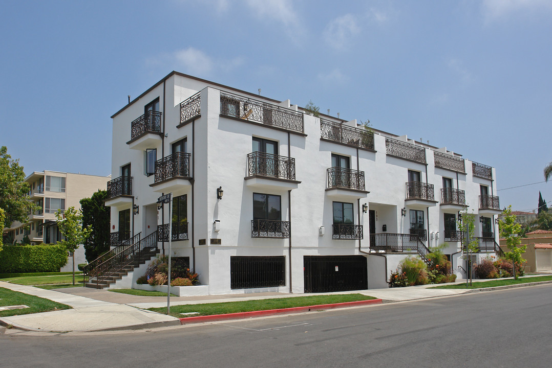 1096 S Bedford Dr in Beverly Hills, CA - Building Photo