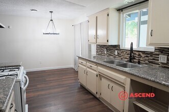 2405 San Ramon Ct in Bakersfield, CA - Building Photo - Building Photo