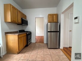 YORK AVENUE, Unit 5E in New York, NY - Building Photo