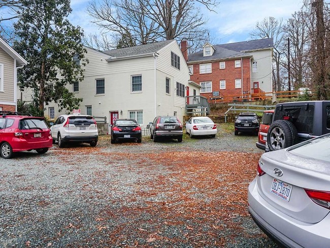 319 McCauley St in Chapel Hill, NC - Foto de edificio - Building Photo