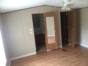 100 Holland Dr in Morganton, NC - Foto de edificio - Building Photo