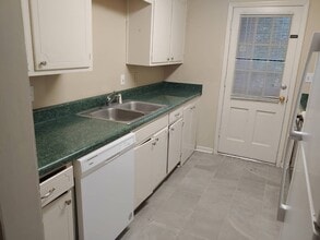 2080 Montreat Cir in Vestavia Hills, AL - Building Photo - Building Photo